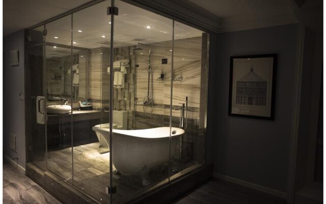 Revolver Theme Design Hotel