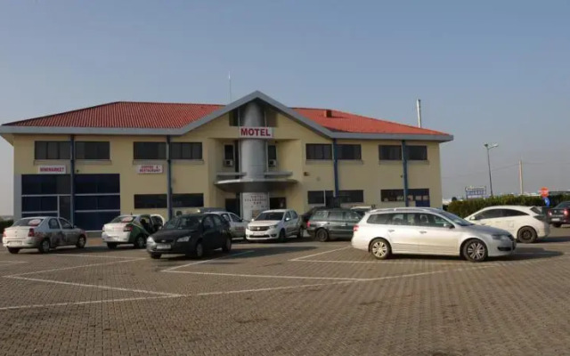 Travel In Motel