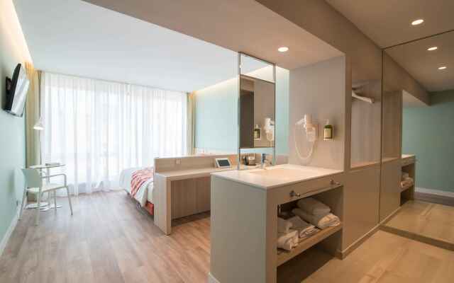 Casual Kubic Athens Hotel