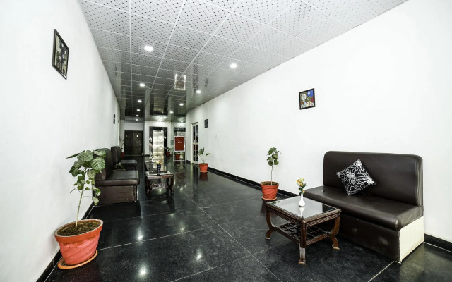 Hotel C P Palace by OYO Rooms