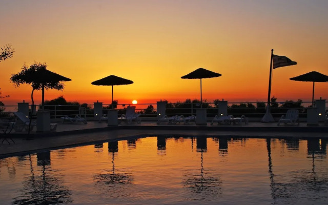 Santorini Camping/Rooms