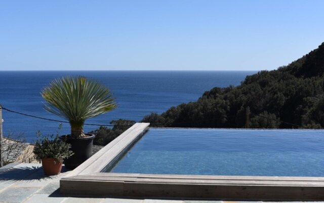 Villa With 5 Bedrooms in Erbalunga, With Wonderful sea View, Private P