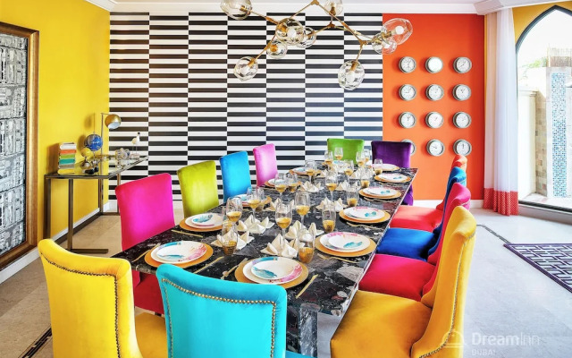 The Palm Jumeirah Villas - Frond E by LUX Holiday Home