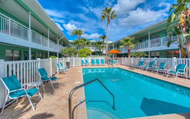 Tropic Terrace #9 - Beachfront Rental Studio Bedroom Condo by Redawning