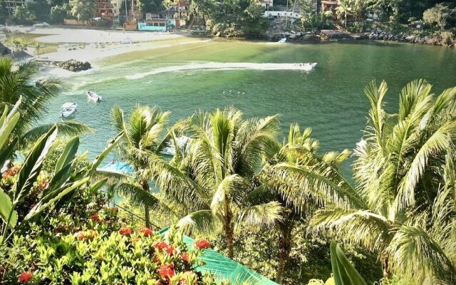 Elegant Suite With Beach View