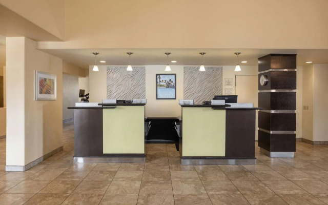 La Quinta Inn & Suites by Wyndham Tucson - Reid Park