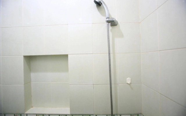 RedDoorz Karet Pedurenan