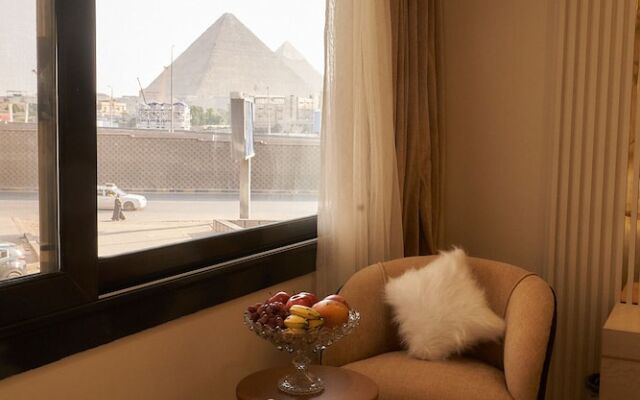Gold's Pyramids Hotel