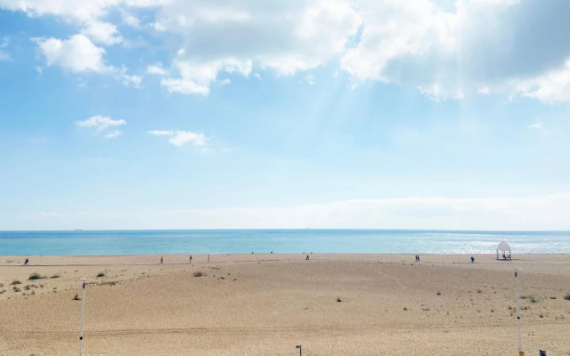 Spacious 2BD Flat With Stunning Views Folkestone