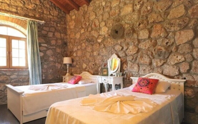 Villa BLN1 by JoyLettings