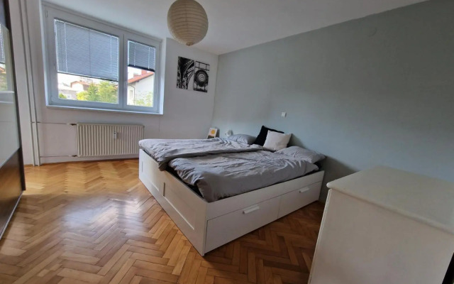 Lovely condo with free parking