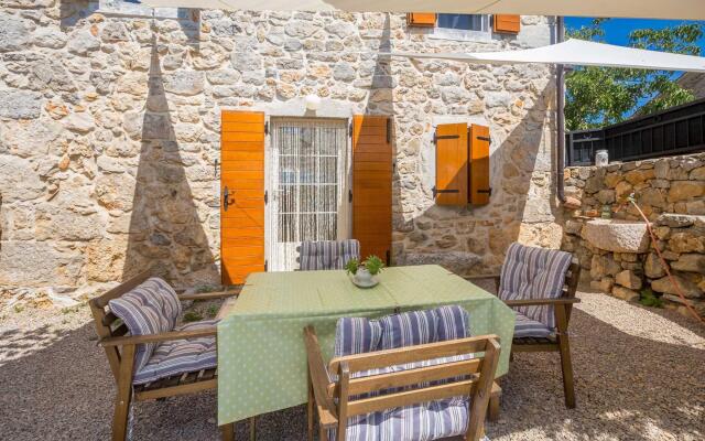 Holiday House Lara 04401