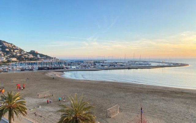 Agi Avenida Apartments