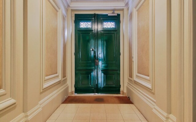 Bright apartment - Victor Hugo