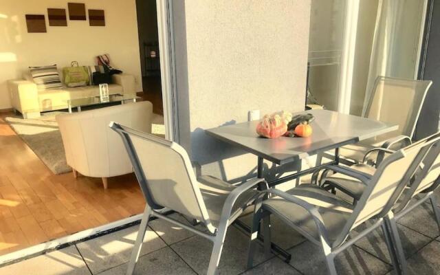 Spacious and bright 2 bedroom apartment with terrace