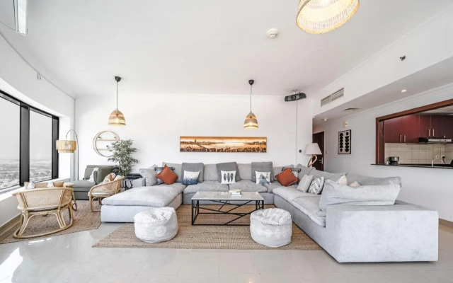 Spacious 3BR with 180˚ Dubai Marina Views