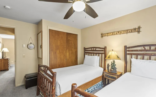 Snow Flower 068 3 Bedroom Condo by RedAwning