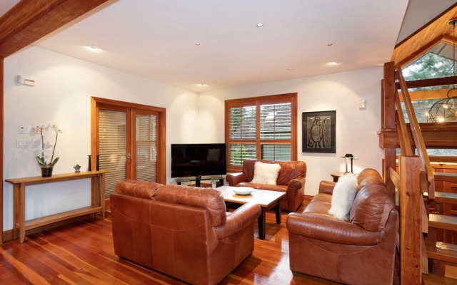Luxury 5 Bedroom Blueberry Chalet