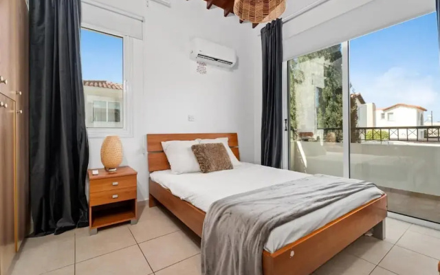 2 bed - Sleeps 6 - Private Pool - 5 Min To Beach