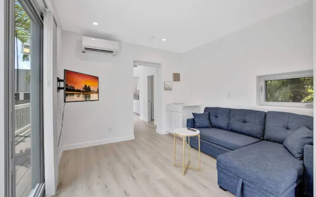 Sunshine Getaway Sleeps 4!