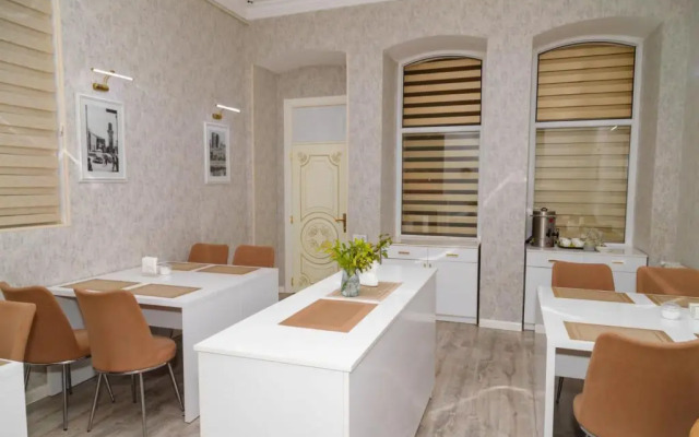 Khagani Street Apartments