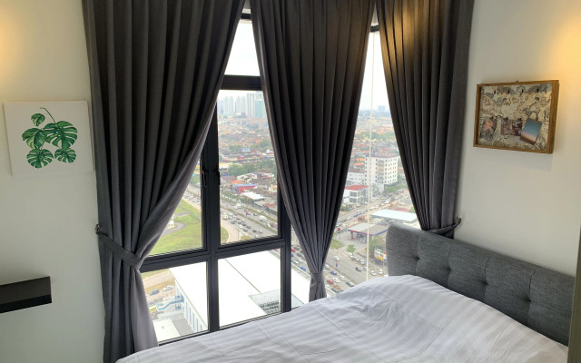 One Tebrau, Scenery Suite by HomestayJB