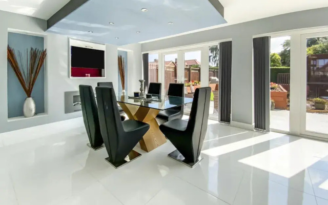 Remarkable 4-bed House in Boston