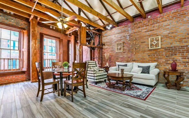 Hosteeva French Quarter Historic Condos