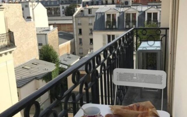 Chic Flat for 2 With Eiffel Tower Views