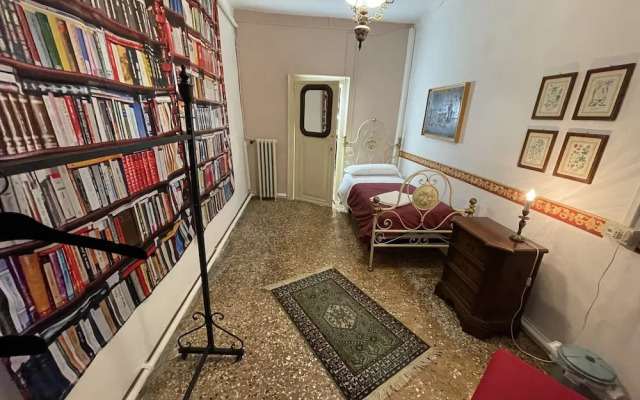 Cool Venice Apartment