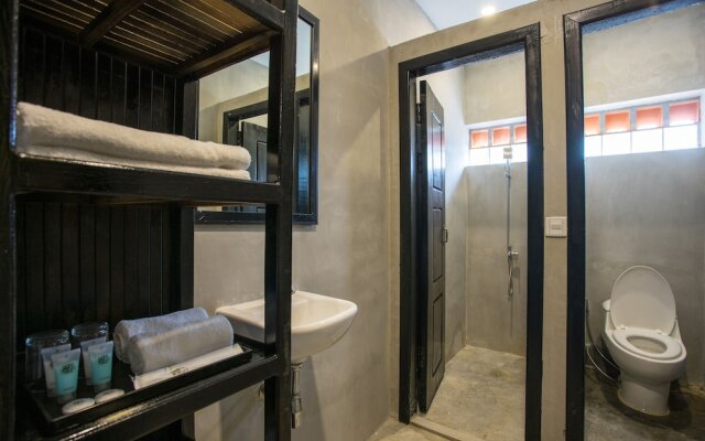White Rabbit Hostel - Adults Only