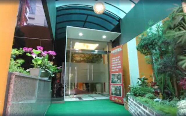 Show Hotel