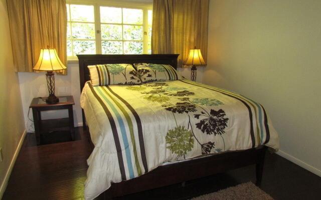 4 Bedroom Celebrity House with Pool & City View