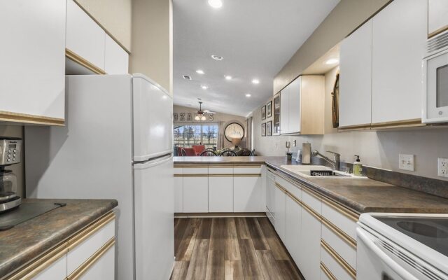 Cozy Family Resort Getaway