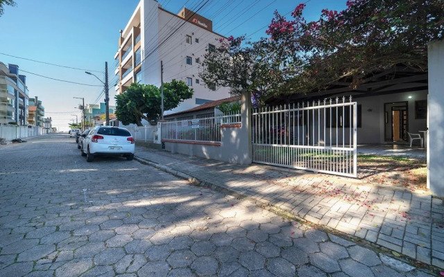 914B - Casa 3 dormitórios em Bombas SC