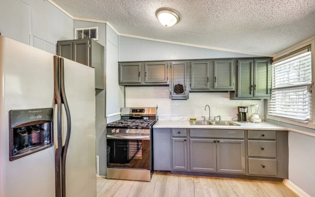 Hike, Golf & Fish: Pine Bluff Retreat