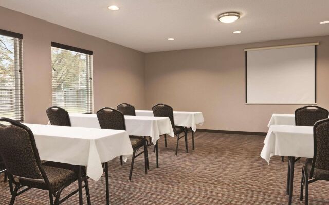 Country Inn & Suites by Radisson, Dunn, NC