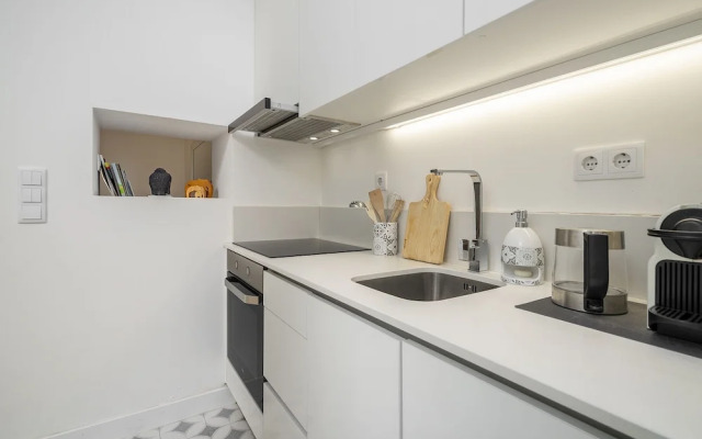 Chic 1-Bed W/ Patio Perfect To Explore Lisbon