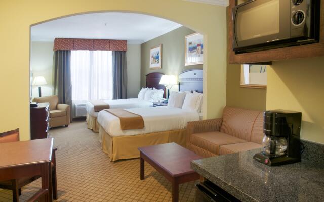 Holiday Inn Express Hotel & Suites Winnie by IHG