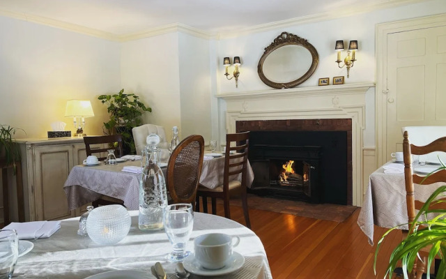 Lee Farm Inn