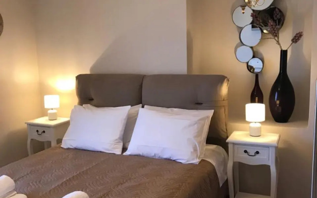Christine's Golden Suite at Ioannina's Center