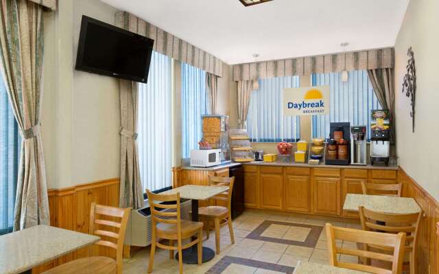 Days Inn by Wyndham Biscoe