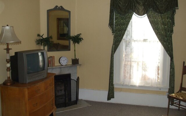 Hotel Léger Restaurant & Saloon