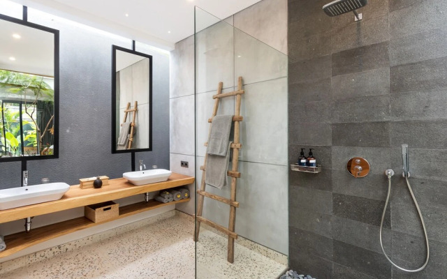 Villa Castil di Udara by Villa Finder