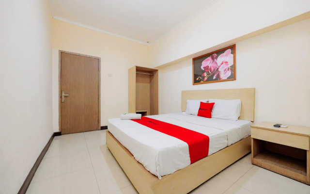 RedDoorz near Istana Plaza 2 – Guest Rooms – Bandung