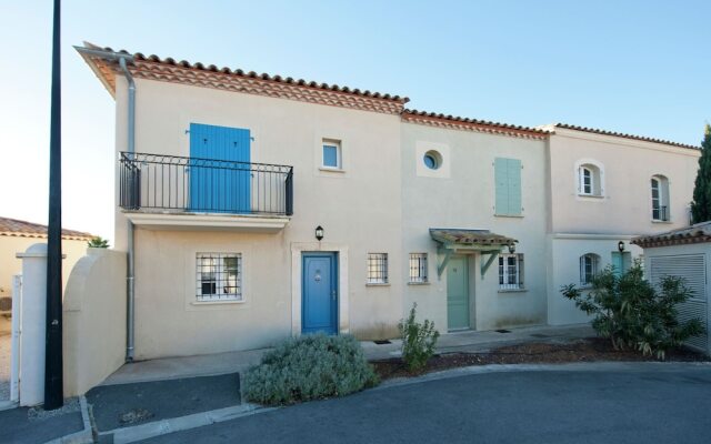 Modern Villa Near Sea in Aigues Mortes with Balcony & Terrace