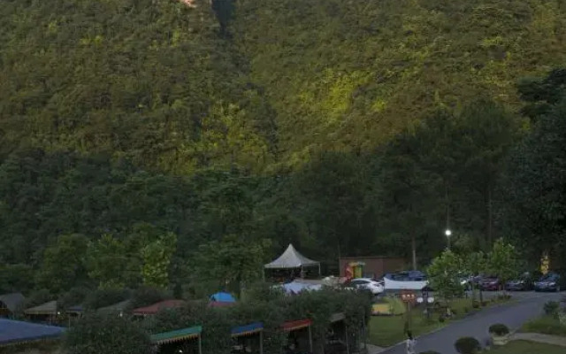 Chongqing Baihua Valley Eco Resort