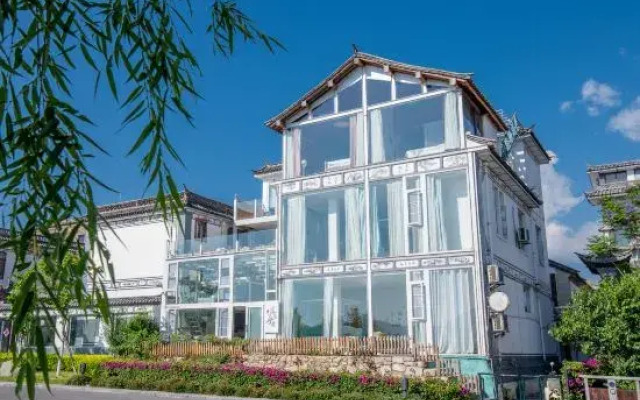 Luoluo Wuchen Lake View Inn
