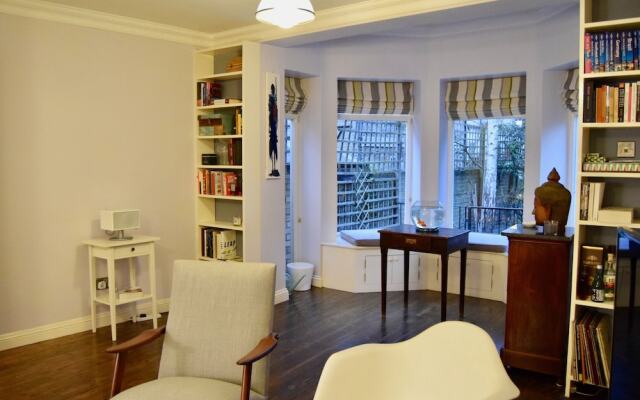 Stylish 2 Bedroom Flat In Putney