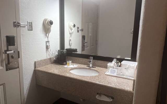 Howard Johnson by Wyndham Galveston